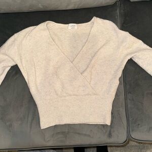 Aritzia knit sweater size small great condition!